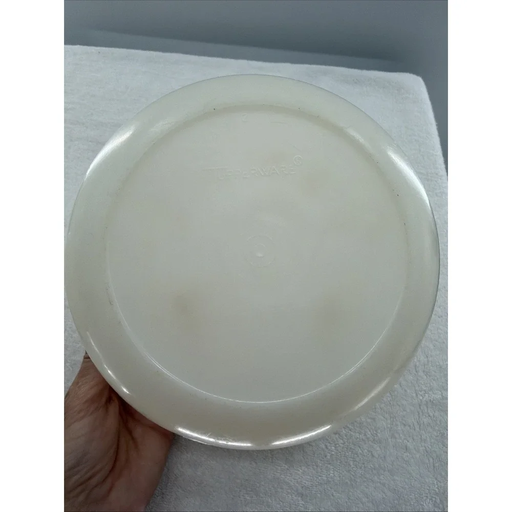 Set Of 2 Vintage Tupperware Seal Made In USA Orlando Florida. 1-271-10 1-272-4
